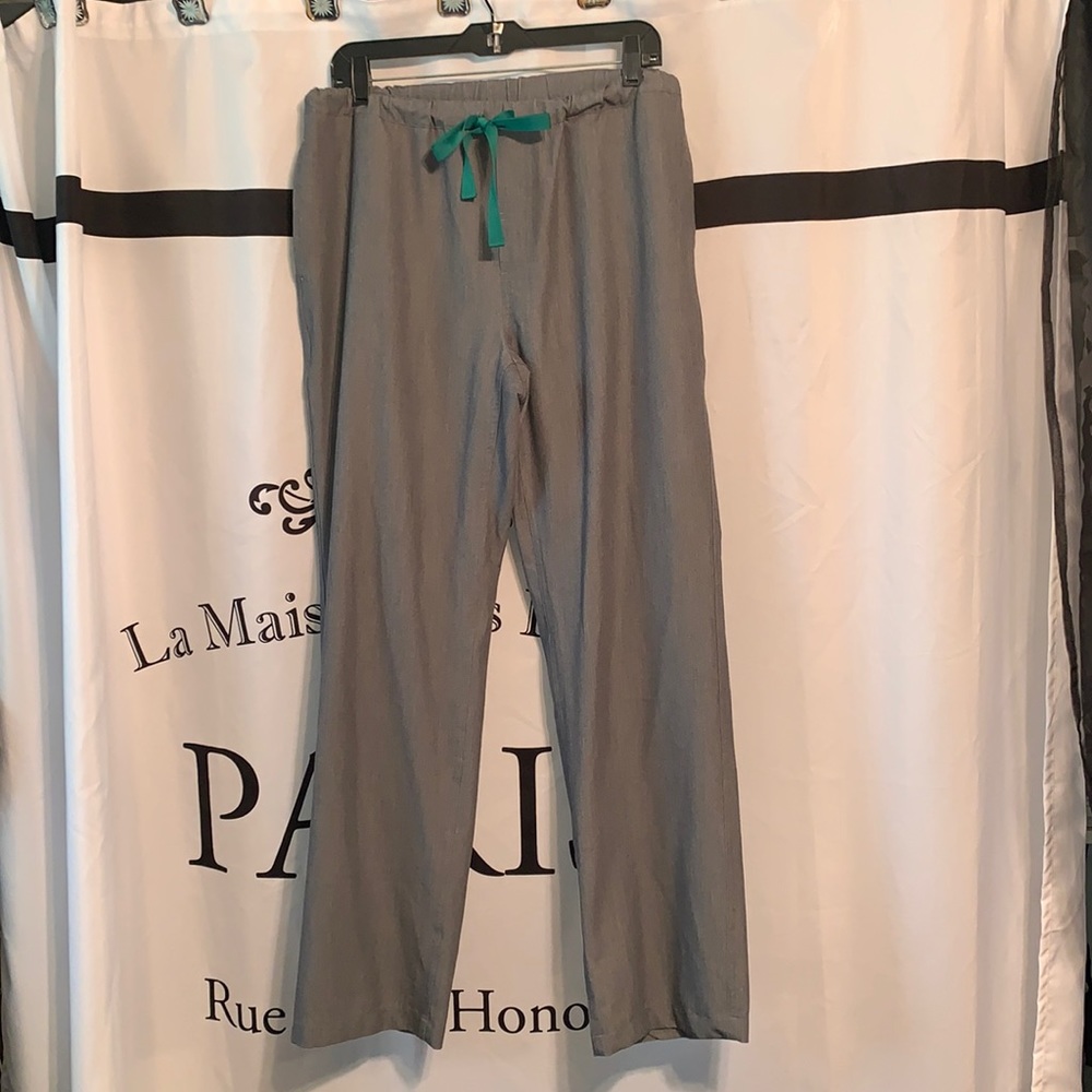 FIGS SCRUB PANTS SIZE MEDIUM